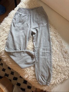 Nike size small gray sweatpants 80% cotton 20% polyester Joggers